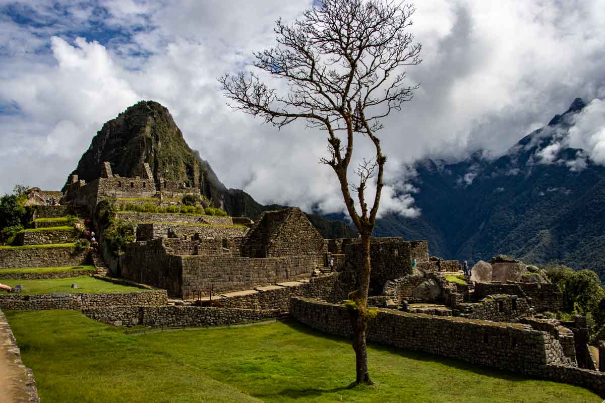 Is it possible to visit Huayna Picchu and Machu Picchu on a day tour