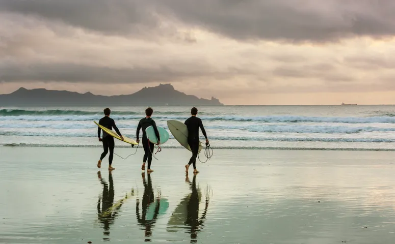Learning to surf in Perú