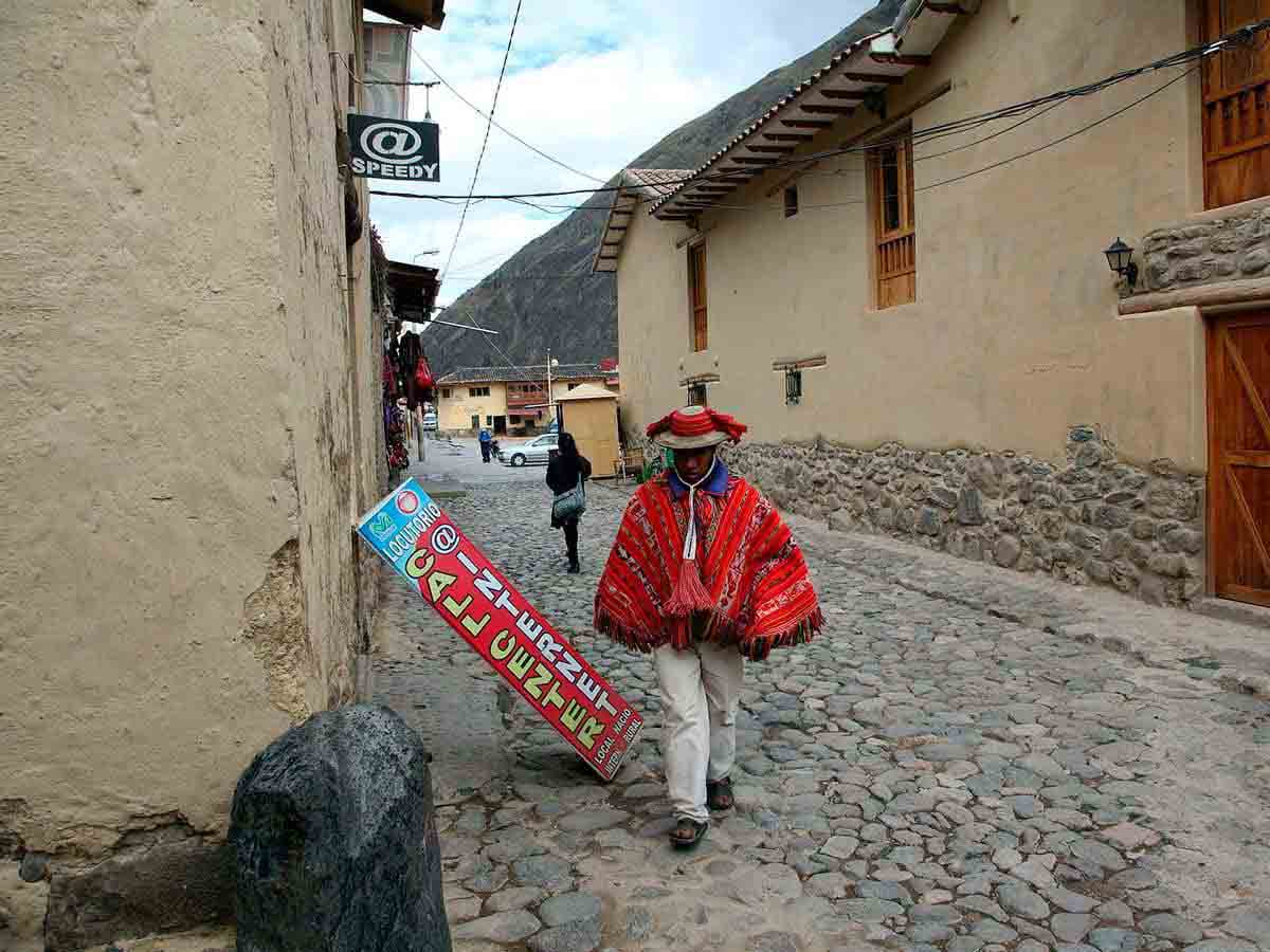 what-do-people-wear-in-ollantaytambo